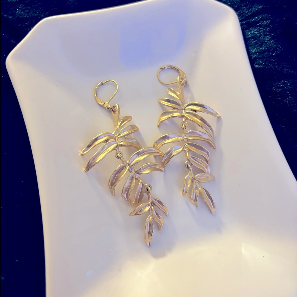 💎VERY RARE💎🆕THE WEBSTER/TARGET Collaboration (2012) Matte Gold Leaf Earrings